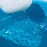 پاشش آب با فشردن بدنه تخممرغی