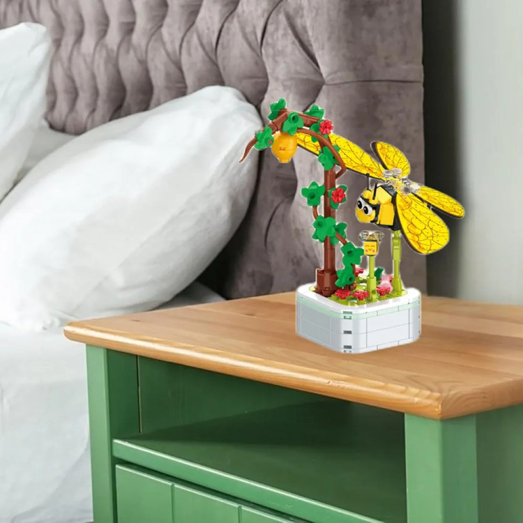 لگو زنبور و گل با طراحی فانتزی و رنگهای شاد
