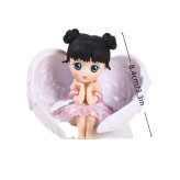 فیگور فرشته با حالت چهره آرام و دست زیر چانه