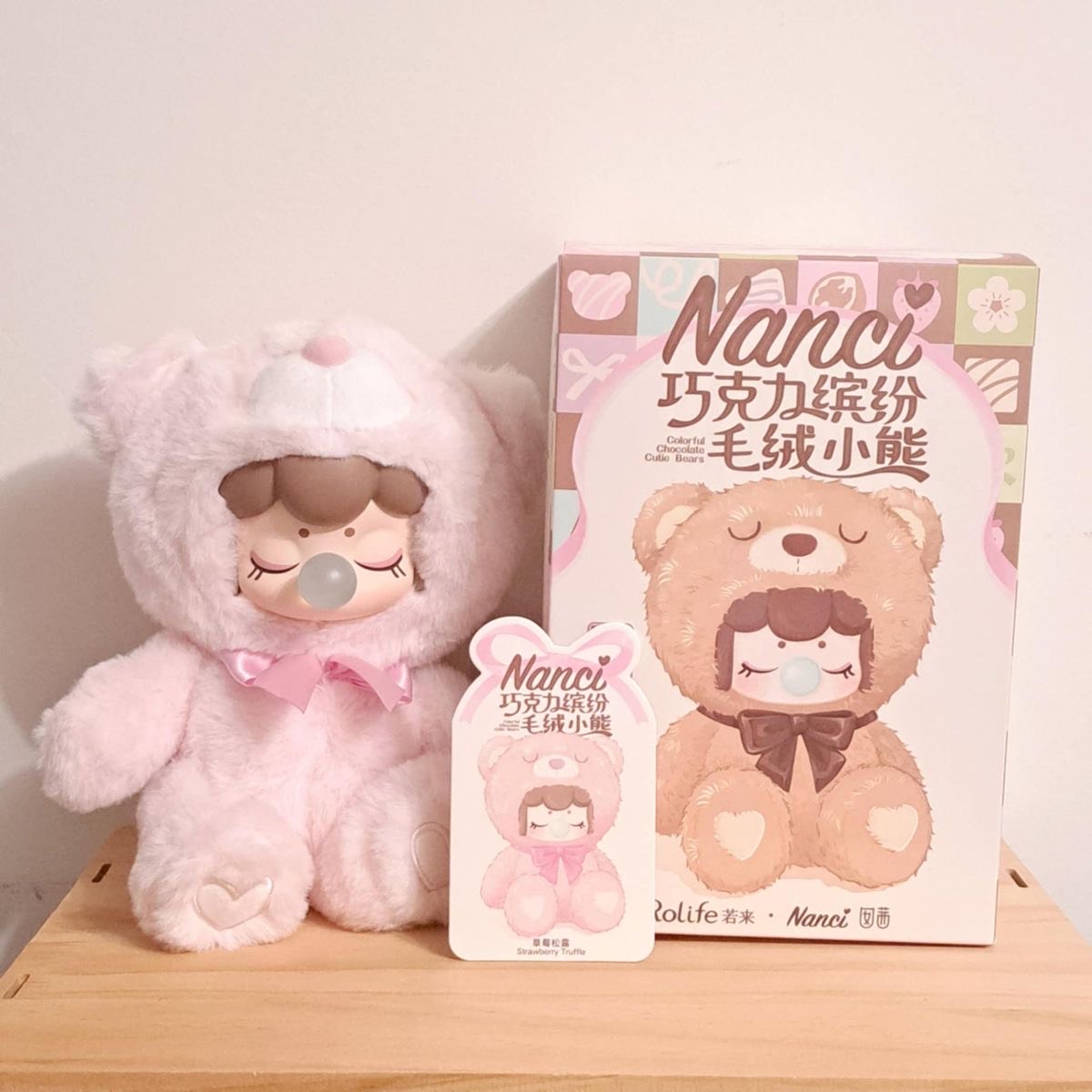 مجموعه عروسک‌های نانسی در رنگ‌های پاستلی صورتی، آبی، زرد، سبز و بنفش