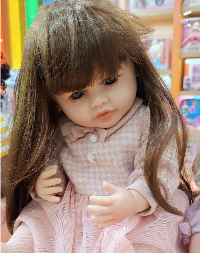 عروسک هوشمند با لباس صورتی با طرح قلبهای صورتی