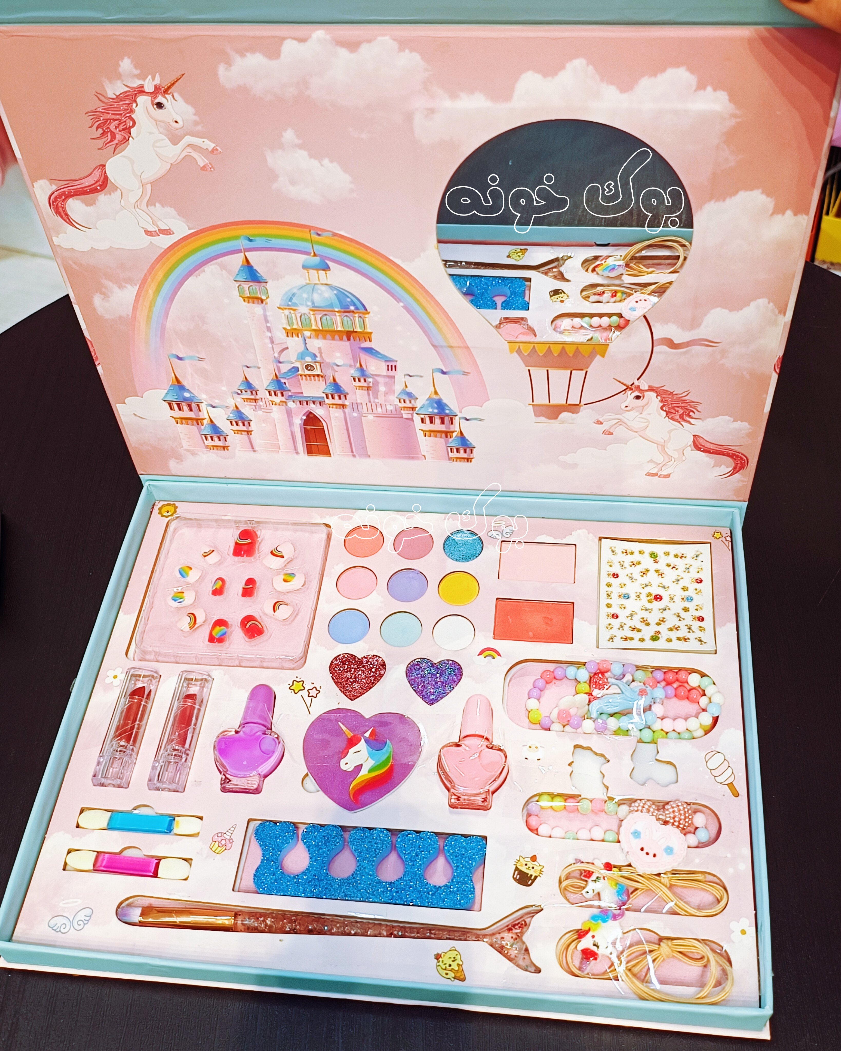 ست آرایشی کودک Fantasy Castle با طراحی قلعه‌ای رنگارنگ