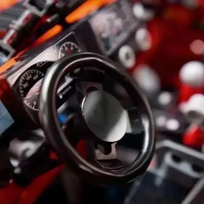 لگو تکنیک مرسدس بنز T500 با طراحی شاسی‌بلند کلاسیک