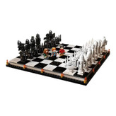 شامل مهرههای سنگی سفید و مشکی و ۳ مینیفیگور اصلی