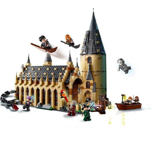 شامل برج‌ها، قایق، دریاچه و مینی‌فیگورهای شخصیت‌های اصلی