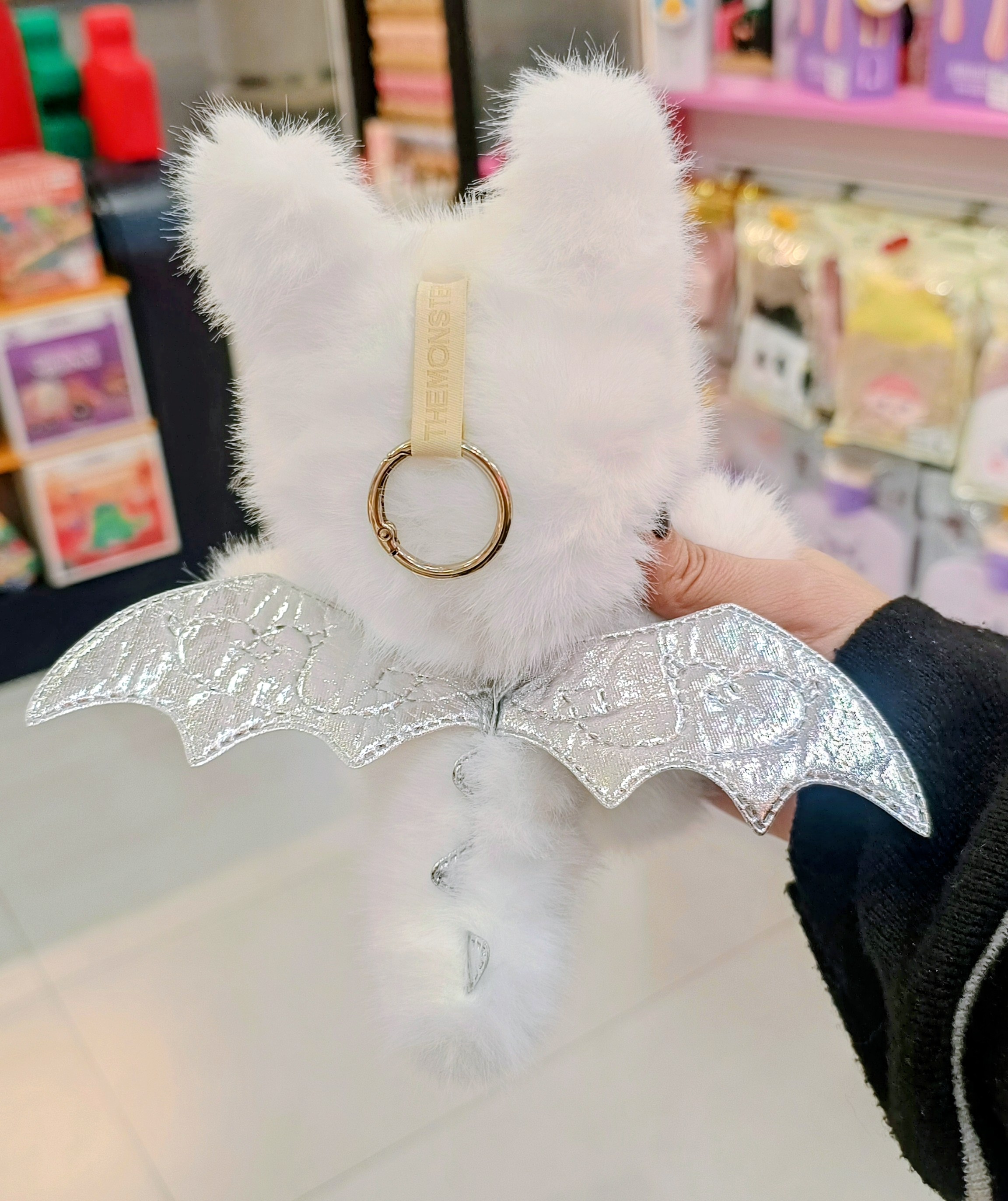 عروسک لبوبو آنجل با لباس خرگوشی قهوه ای و چهره لبخنددار