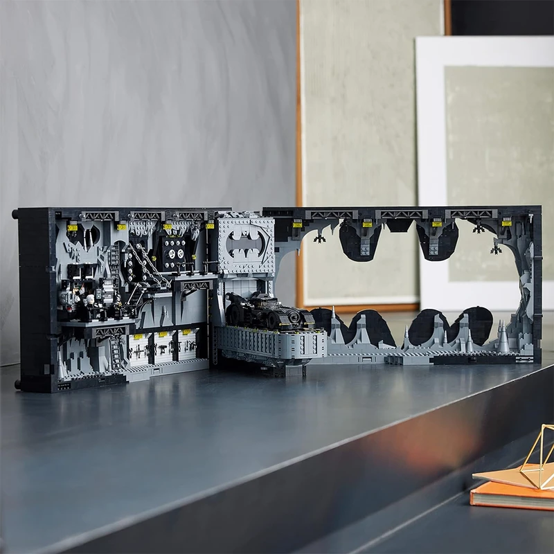 شامل ۳۹۸۱ قطعه ساختنی، Batmobile کلاسیک و ۷ مینی‌فیگور