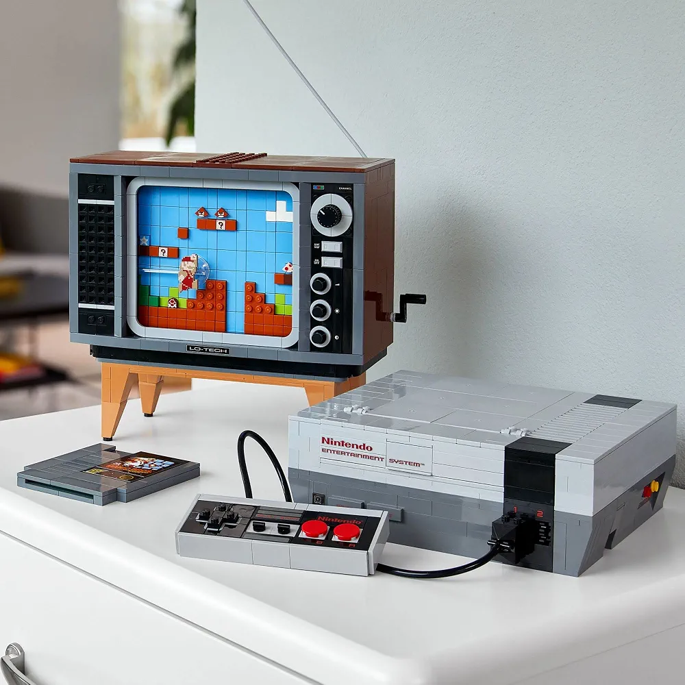 لگو سوپرماریو مدل Nintendo Entertainment System کد 25266؛ اسباب‌بازی ساختنی و کلکسیونی کنسول نینتندو و تلویزیون قدیمی مناسب دکور.