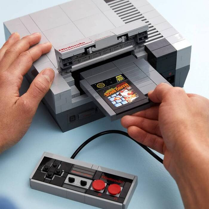 لگو سوپرماریو مدل Nintendo Entertainment System کد 25266؛ اسباببازی ساختنی و کلکسیونی کنسول نینتندو و تلویزیون قدیمی مناسب دکور.