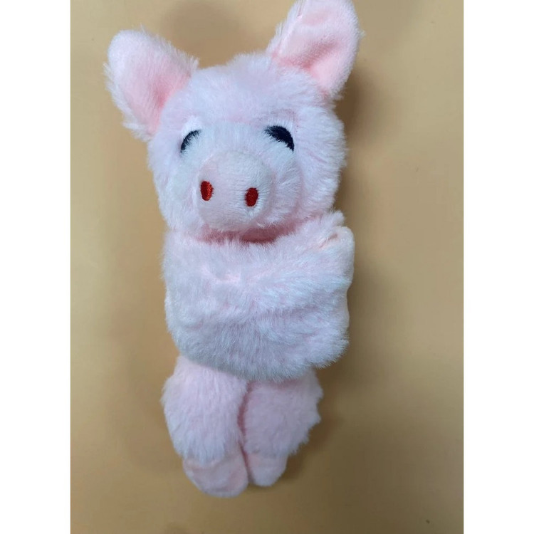 کتاب انگلیسی آموزش اشکال و رنگها مدل Shapes and Colours Farmyard؛ کتاب آموزشی و داستان مصور کودکانه با طرح حیوانات مزرعه.