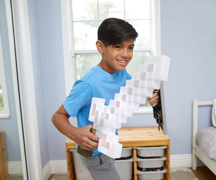 شمشیر موزیکال و چراغدار ماینکرافت کد CTT663؛ اسباببازی فانتزی و مبارزهای طرح شمشیر بازی Minecraft با قابلیت نورپردازی و پخش صدا.